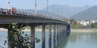नारायणी नदीमा हाम फाल्न लागेका दुई जनाको उद्धार