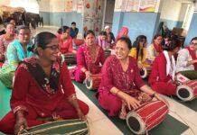 मादल बजाउन कस्सिए कावासोतीका महिला (भिडियो)