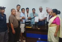 जग्गा नापजाँच गरि तत्काल पुर्जा वितरण गर्न माग गर्दै आयोगलाई लामिचौरको ज्ञापनपत्र