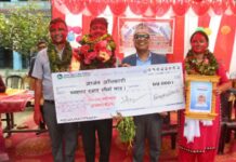 नेपाल नमुना माविले गर्यो ४ जिपिए ल्याउने विद्यार्थीलाई नगदसहित सम्मान