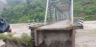 बाढीले बौदिकाली प्रवेश गर्ने पक्की पुल बगायो, यातायात पूर्ण रुपमा ठप्प