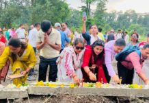 भोटेकोशी बाढीका मृतकप्रति नवलपुरमा दीप प्रज्वलन गरी श्रद्धान्जली अर्पण