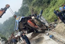 दाउन्नेमा बस पल्टिँदा ६ को मृत्यु, १० जना घाइते, एकको अवस्था गम्भीर