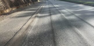 चोरमाराको सडक भासियो, दुर्घटनाको जोखिम उच्च (भिडियोसहित)